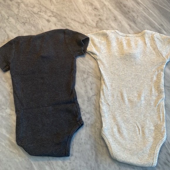 Jamie Kay grey and oatmeal ribbed onesies - Picture 3 of 3